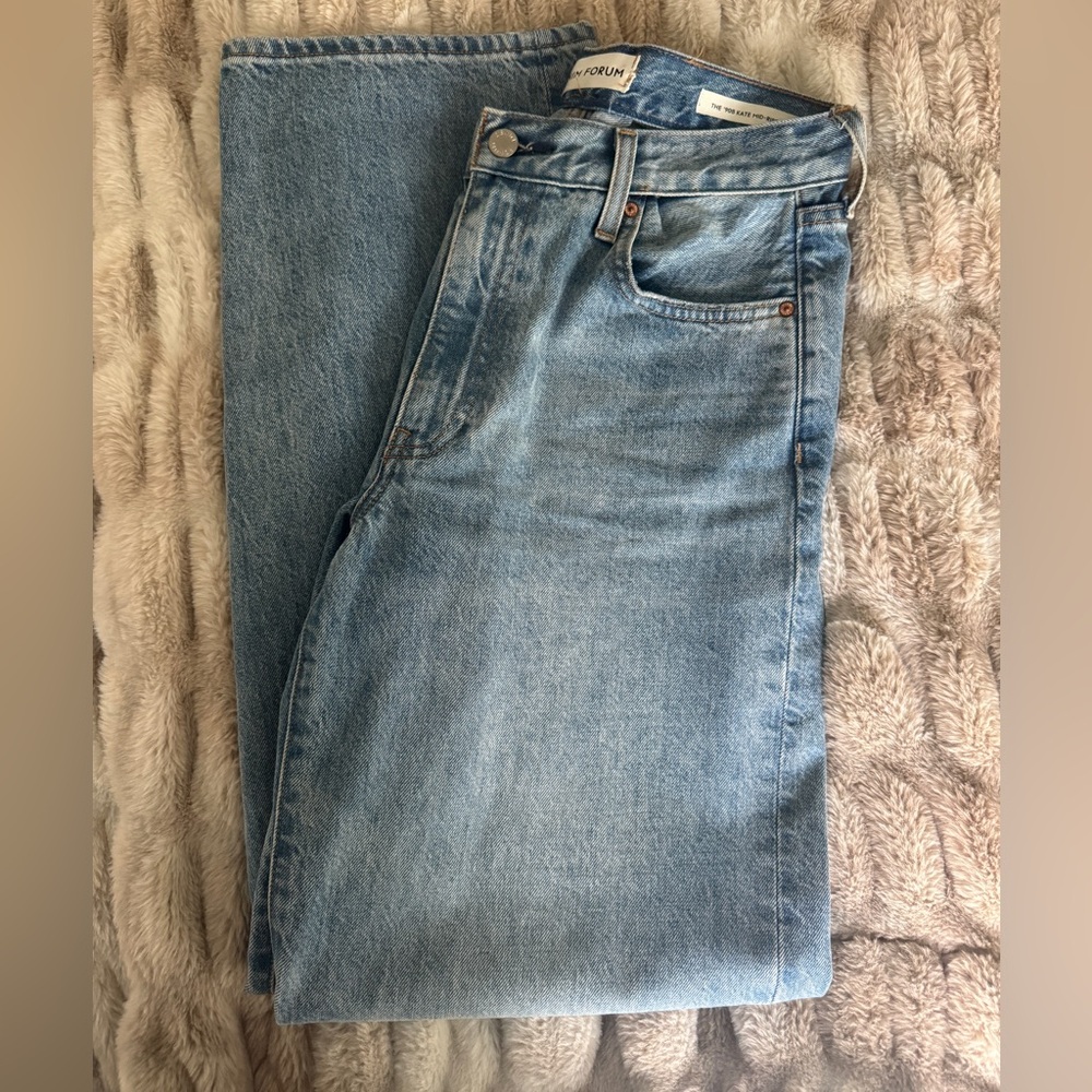 Aritzia The ‘90s Kate Mid-Rise Baggy Jean